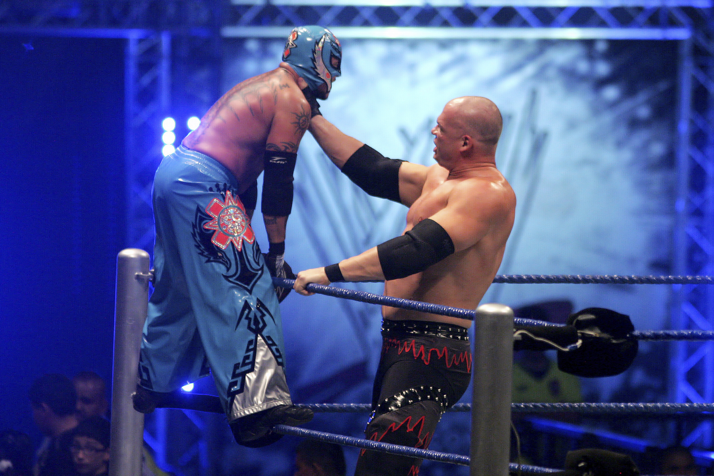 MONTERREY, MEXICO - OCTOBER 07: Wrestling fighters Kane (R) and Rey Misterio (L) fight during the WWE Smackdown Wrestling at Arena Monterrey on October 7, 2010 in Monterrey, Mexico. (Photo by Alfredo Lopez/Jam Media/LatinContent/Getty Images)