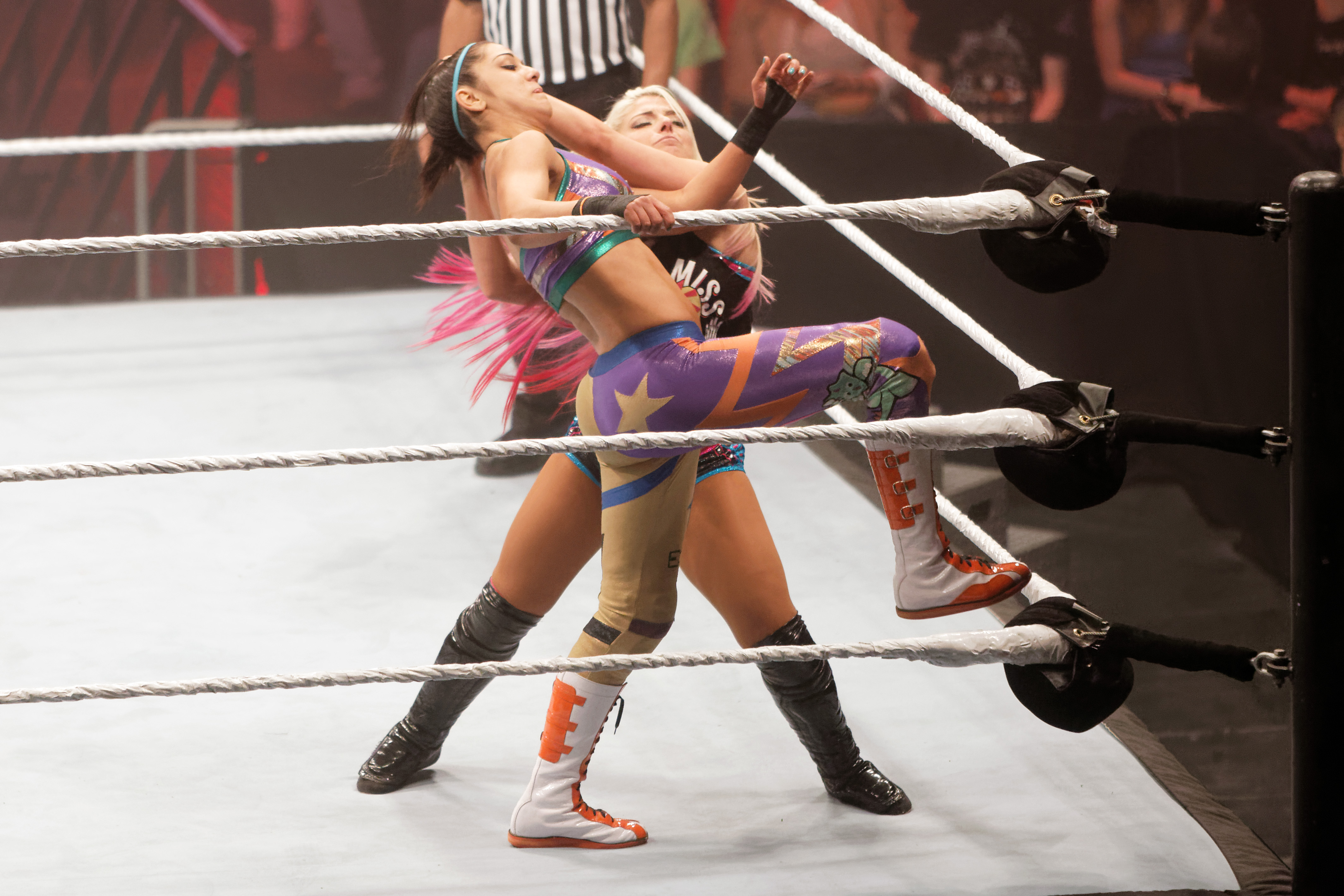 Alexa Bliss v Bayley