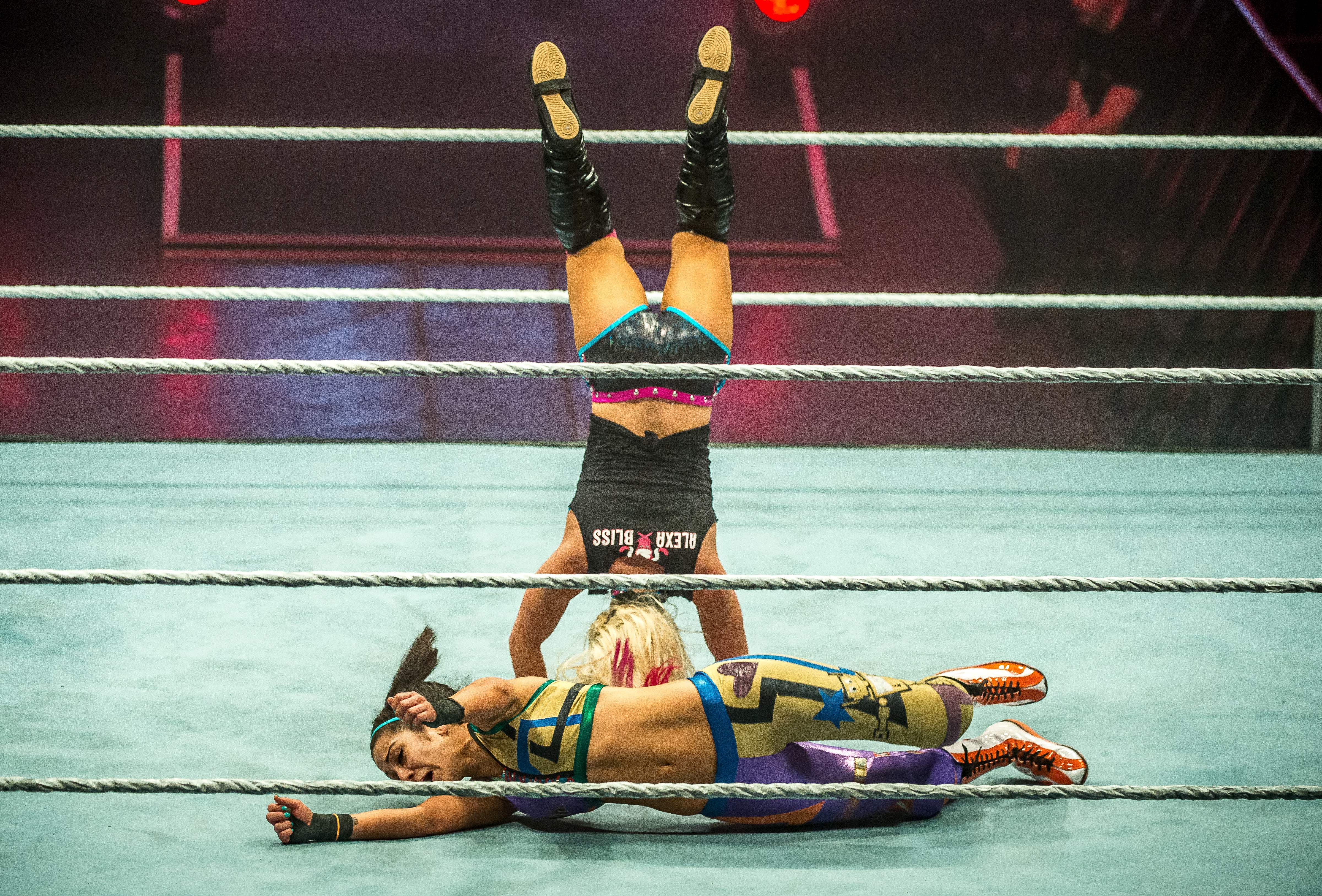 Alexa Bliss v Bayley