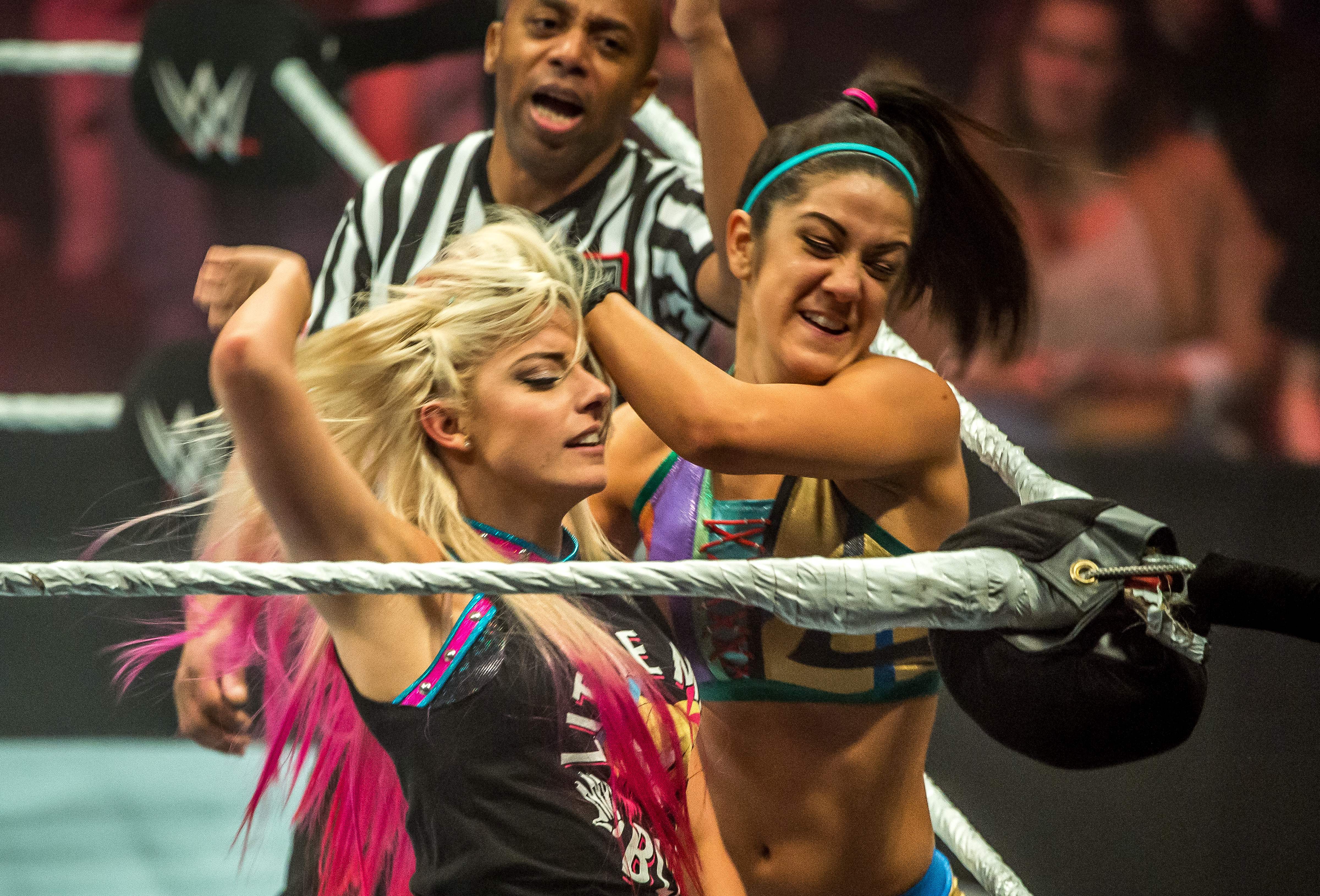 Alexa Bliss v Bayley