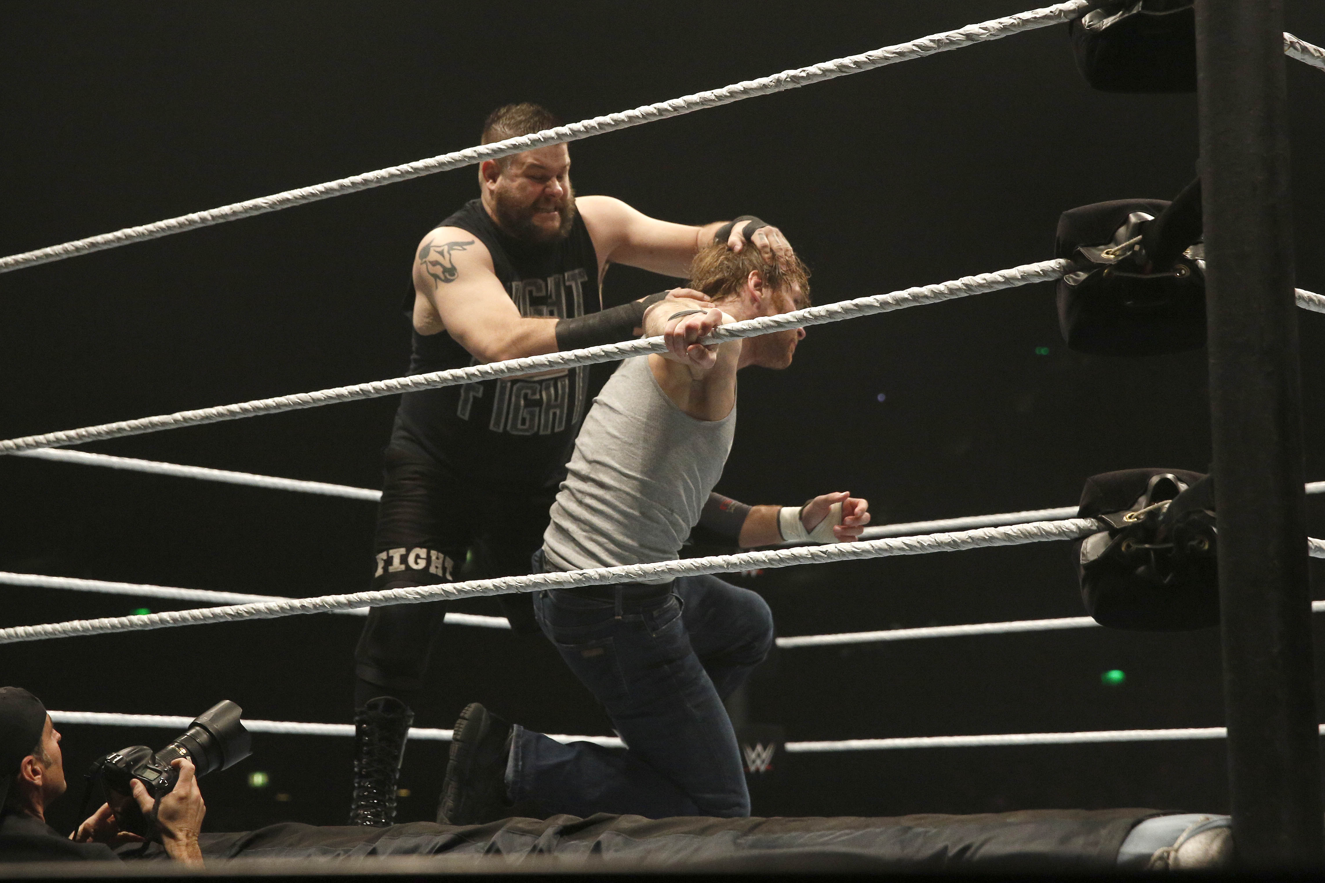 Dean Ambrose vs Kevin Owens