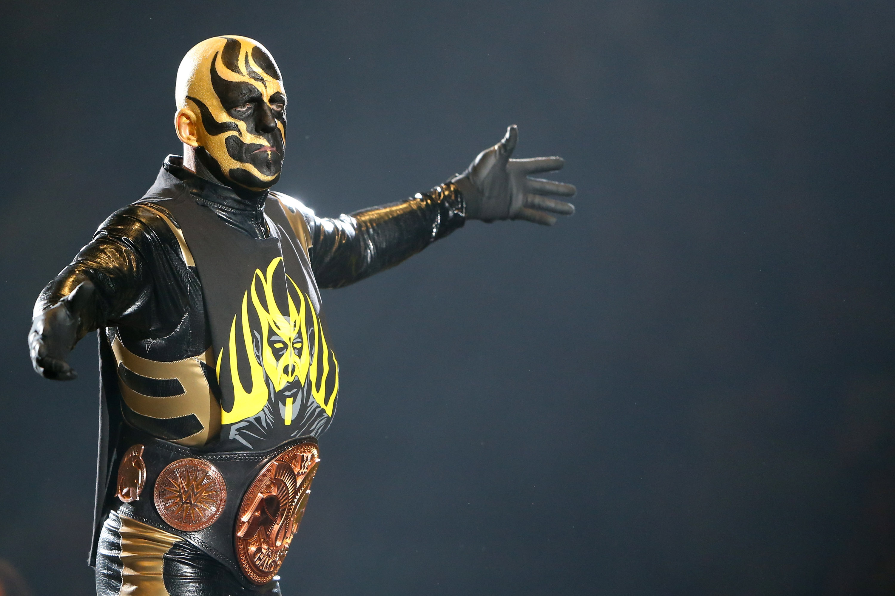 Goldust & Stardust vs The Usos