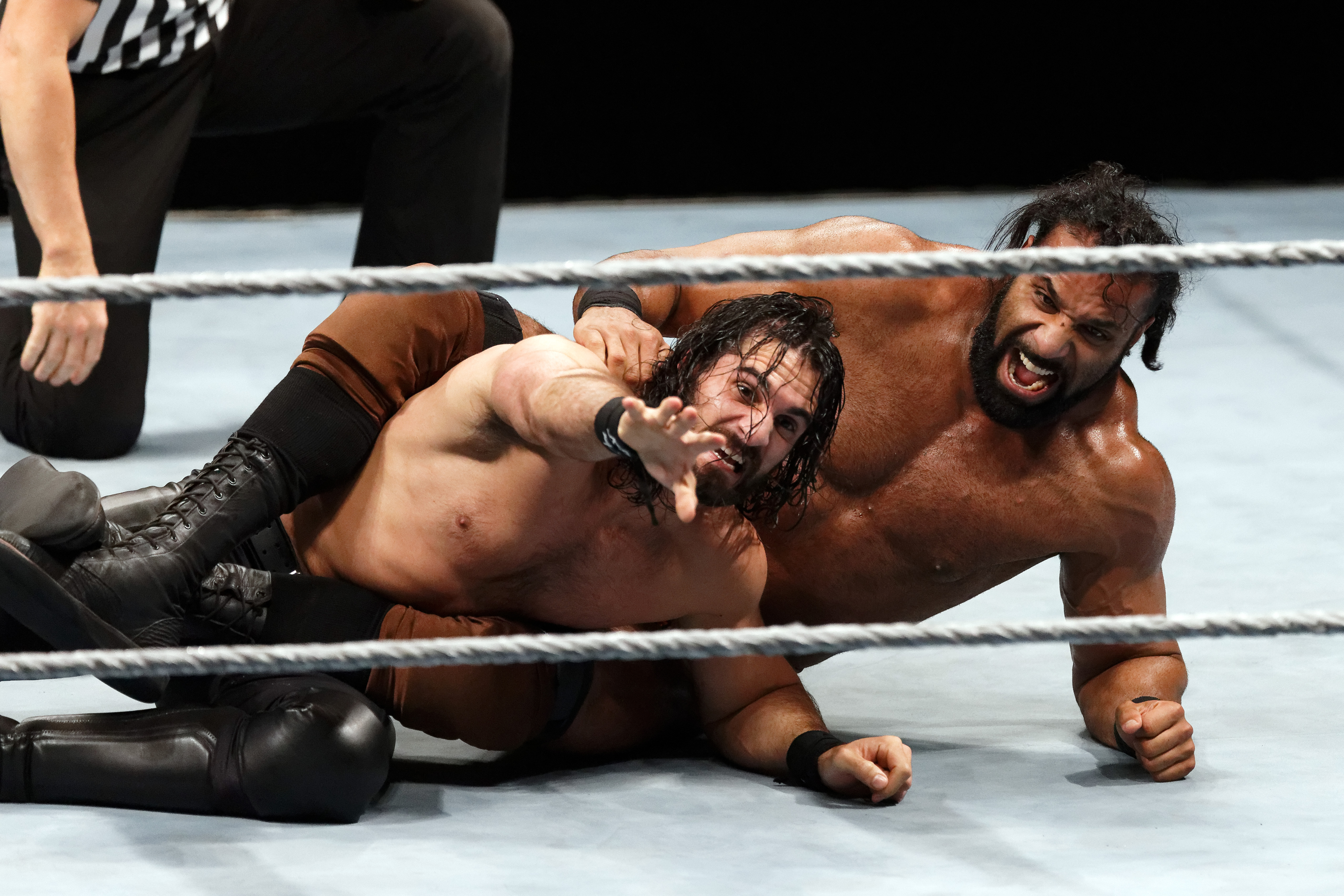 Seth Rollins vs Jinder Mahal