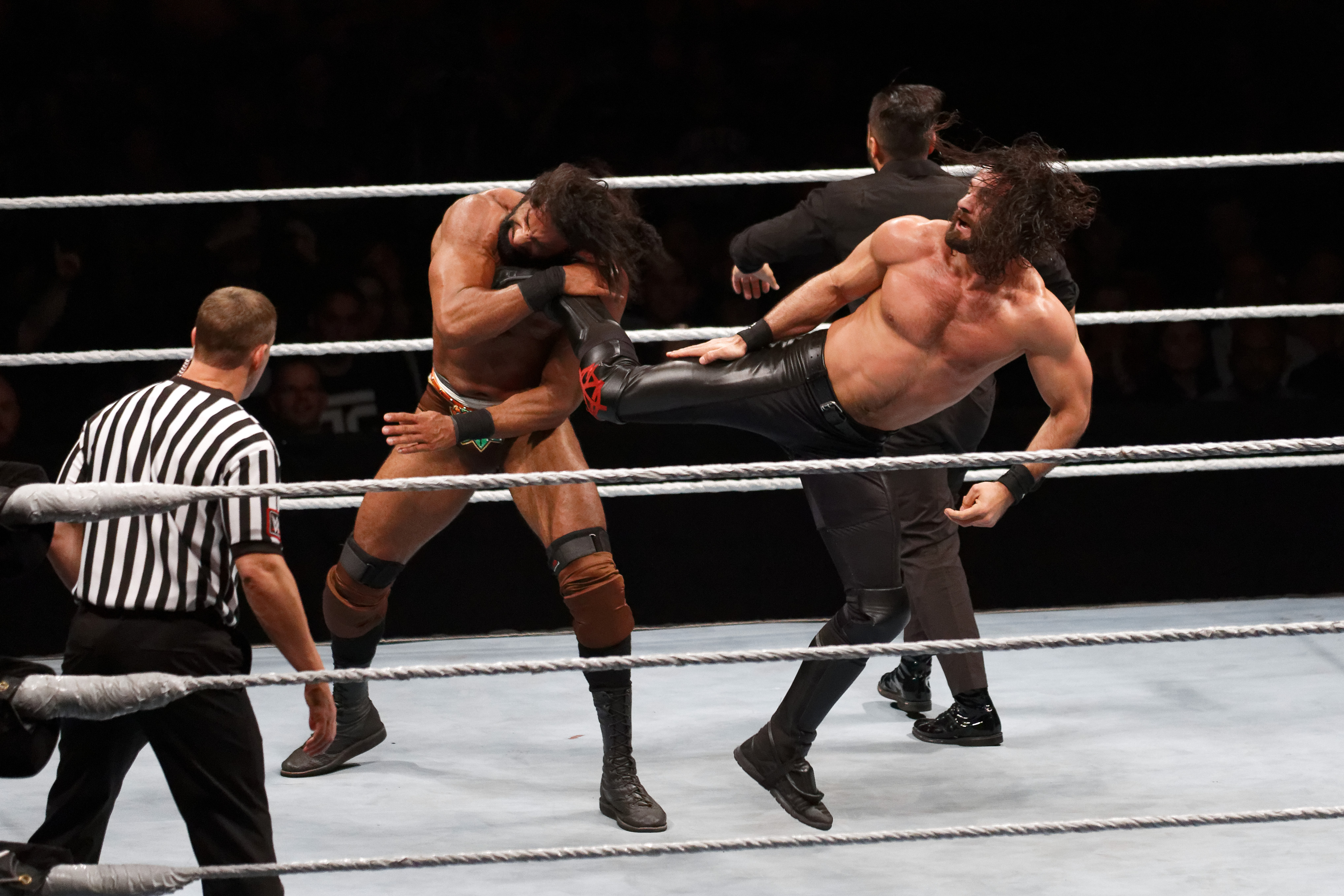 Seth Rollins vs Jinder Mahal